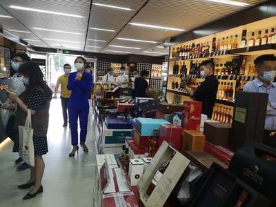 深圳市場監(jiān)管局開展“九號(hào)查酒”行動(dòng)，助力酒類行業(yè)復(fù)工復(fù)業(yè)